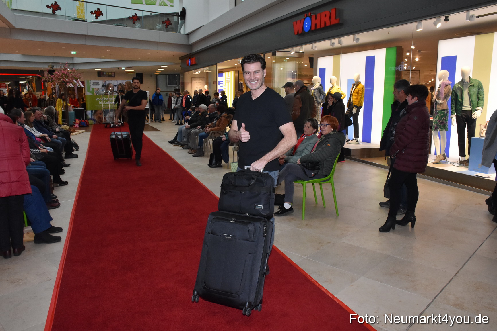 Fruehlingsmodenschau NeuerMarkt 2019 0128