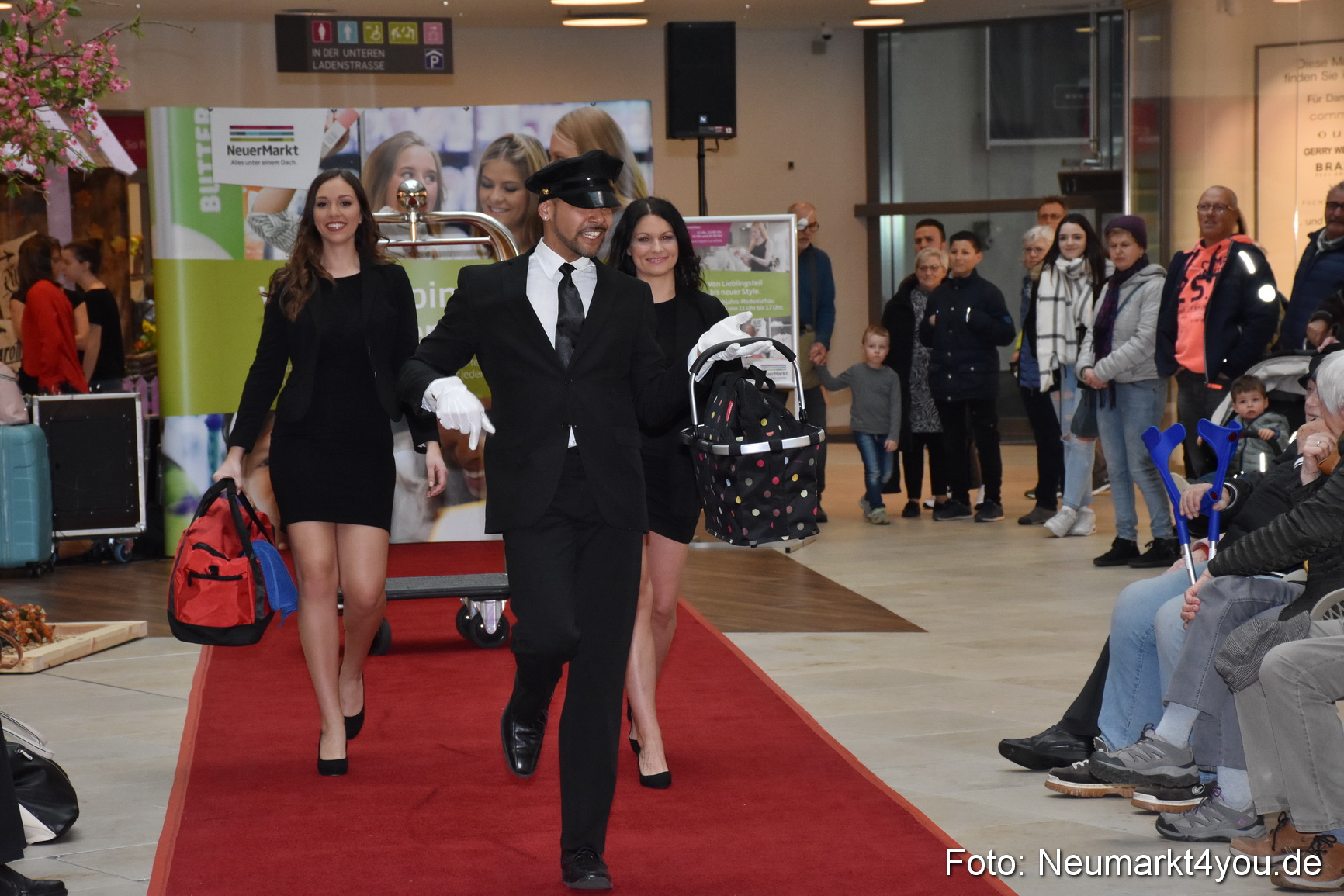 Fruehlingsmodenschau NeuerMarkt 2019 0130