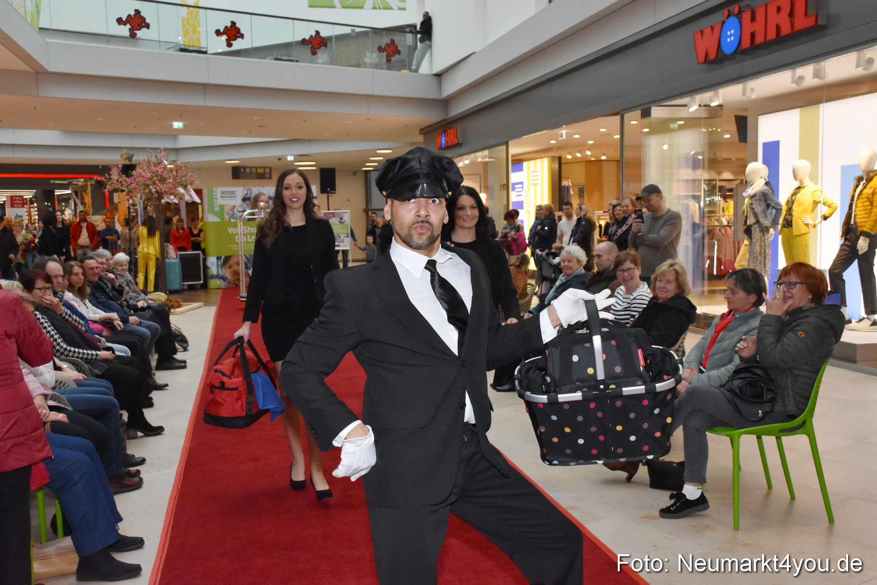 Fruehlingsmodenschau NeuerMarkt 2019 0132