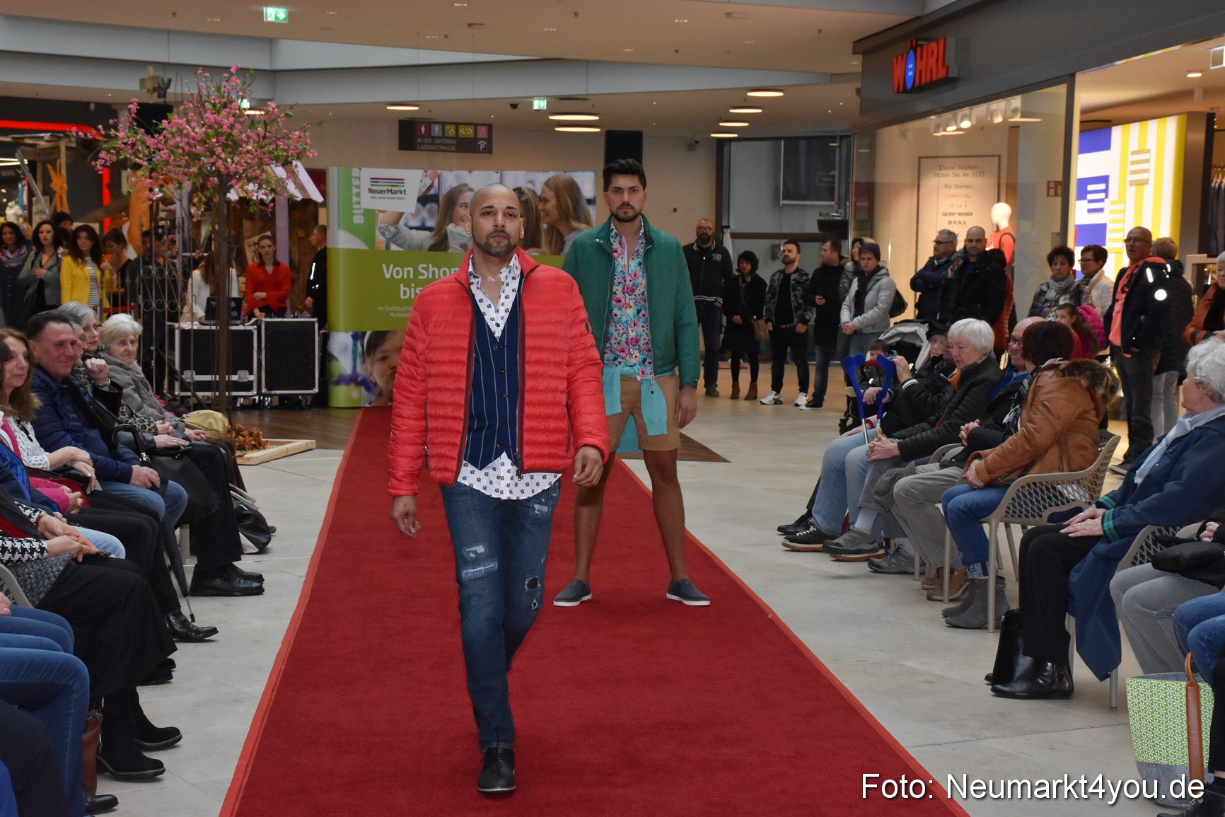 Fruehlingsmodenschau NeuerMarkt 2019 0138