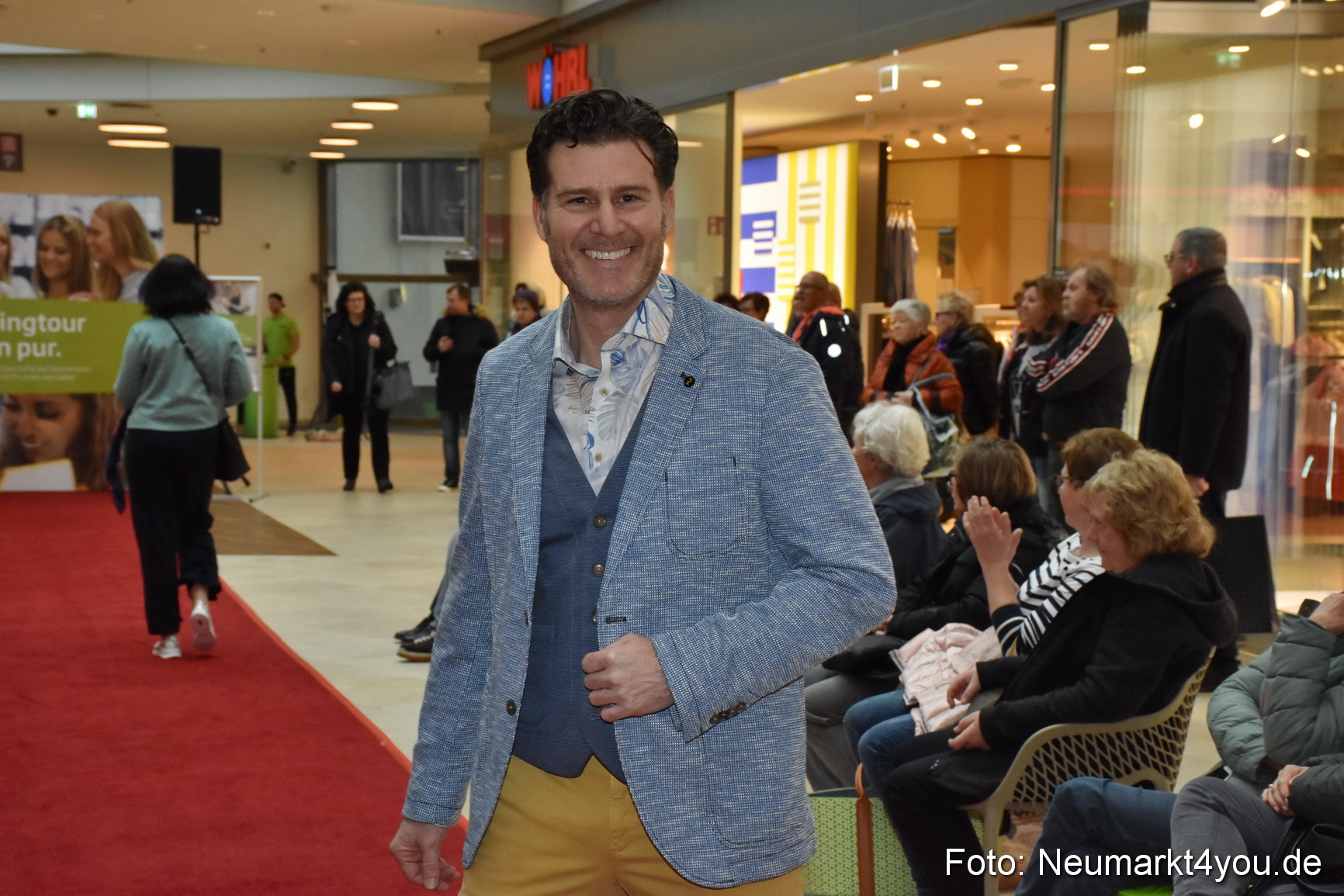 Fruehlingsmodenschau NeuerMarkt 2019 0142