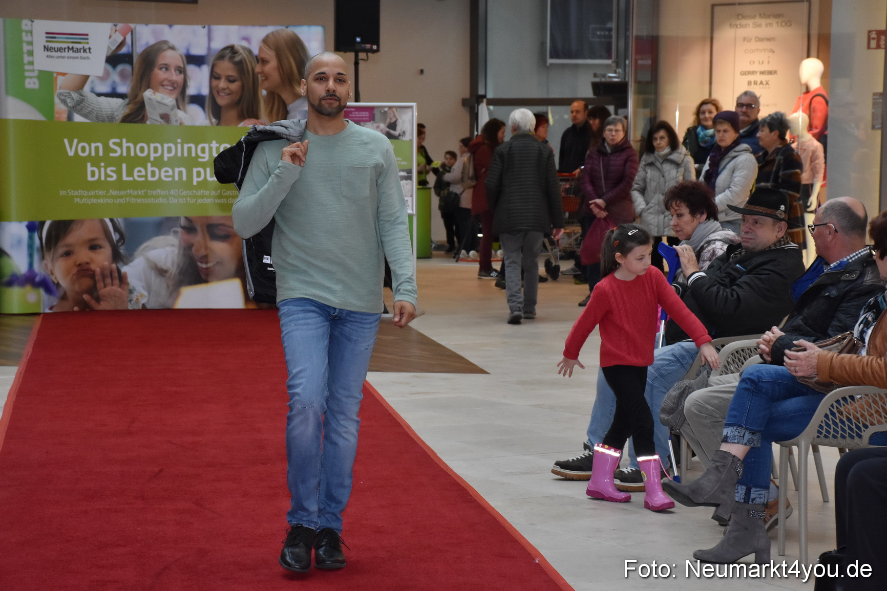 Fruehlingsmodenschau NeuerMarkt 2019 0151