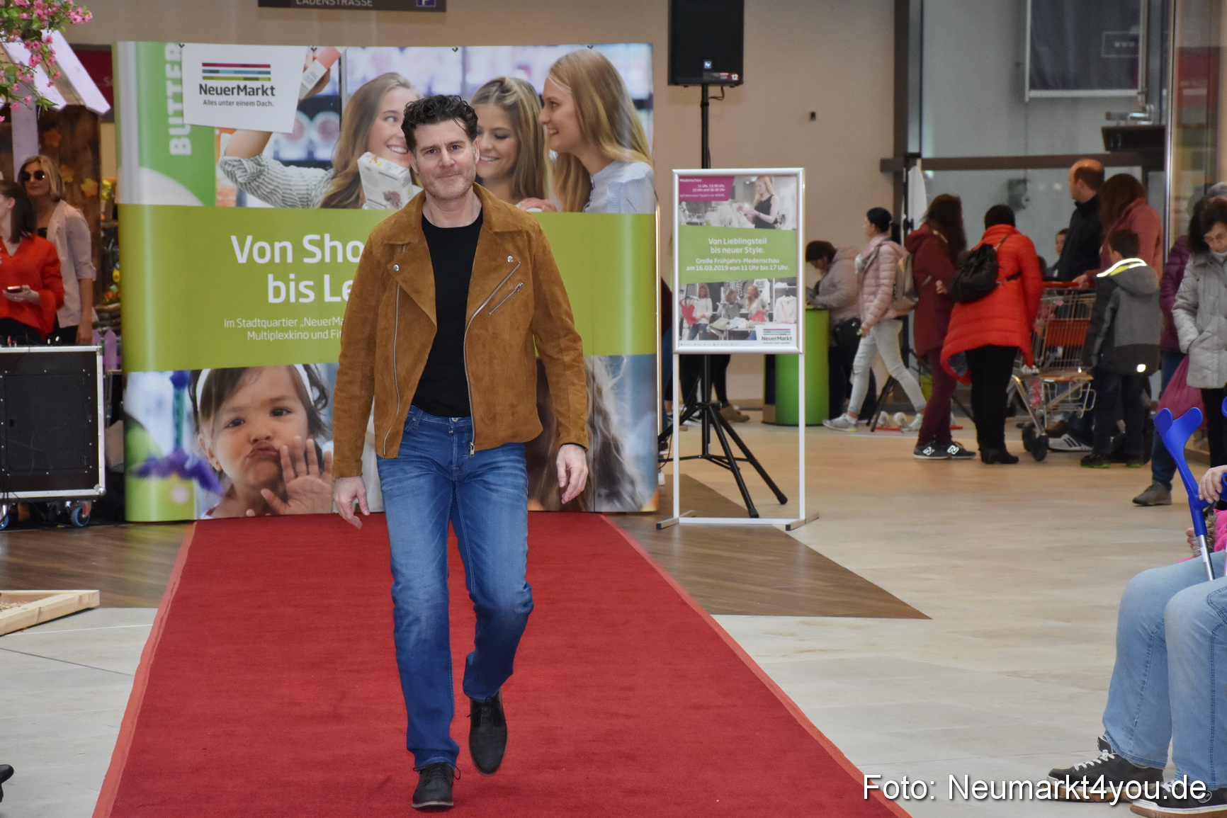 Fruehlingsmodenschau NeuerMarkt 2019 0152