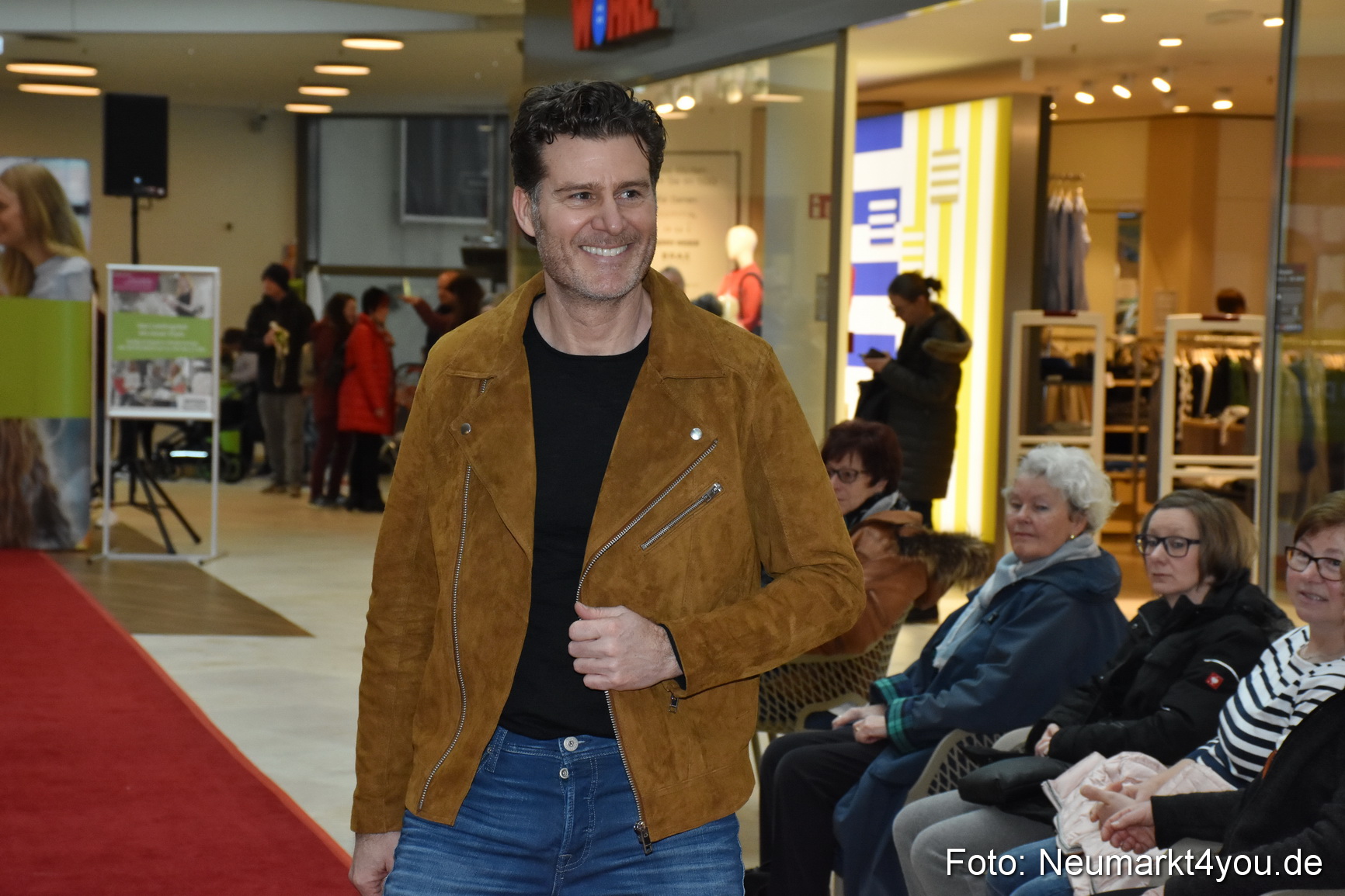 Fruehlingsmodenschau NeuerMarkt 2019 0153