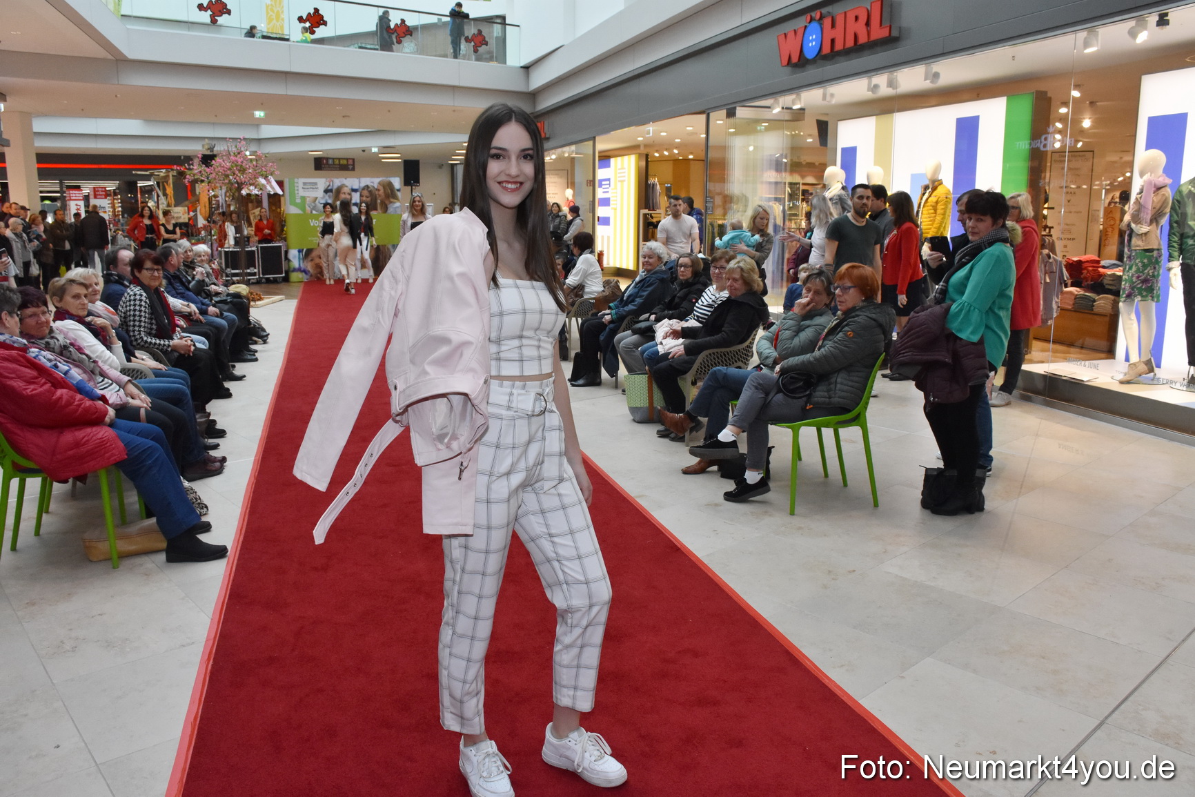Fruehlingsmodenschau NeuerMarkt 2019 0168