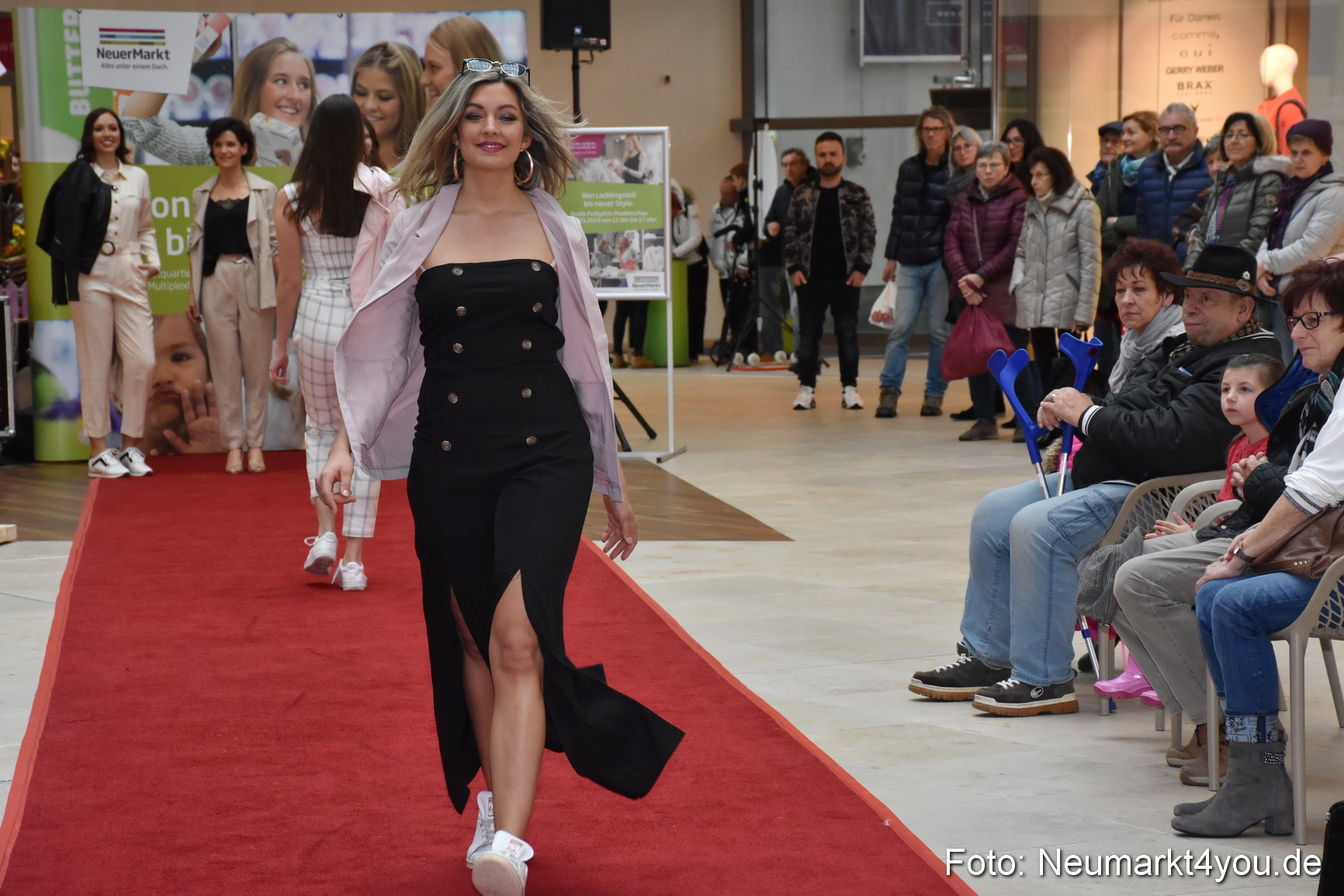 Fruehlingsmodenschau NeuerMarkt 2019 0169