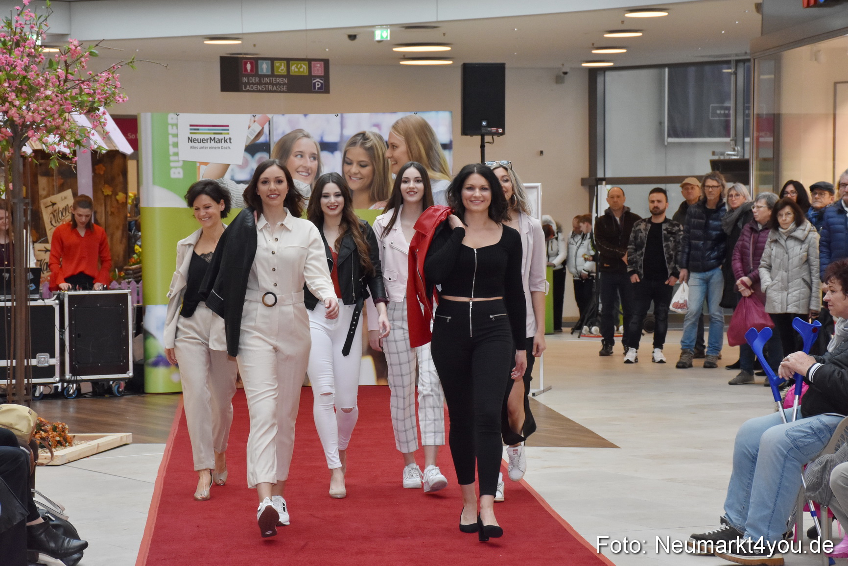 Fruehlingsmodenschau NeuerMarkt 2019 0174