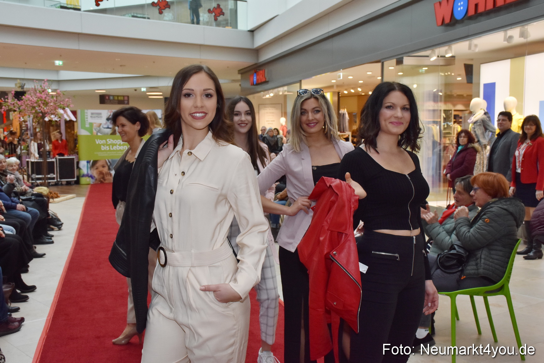 Fruehlingsmodenschau NeuerMarkt 2019 0175