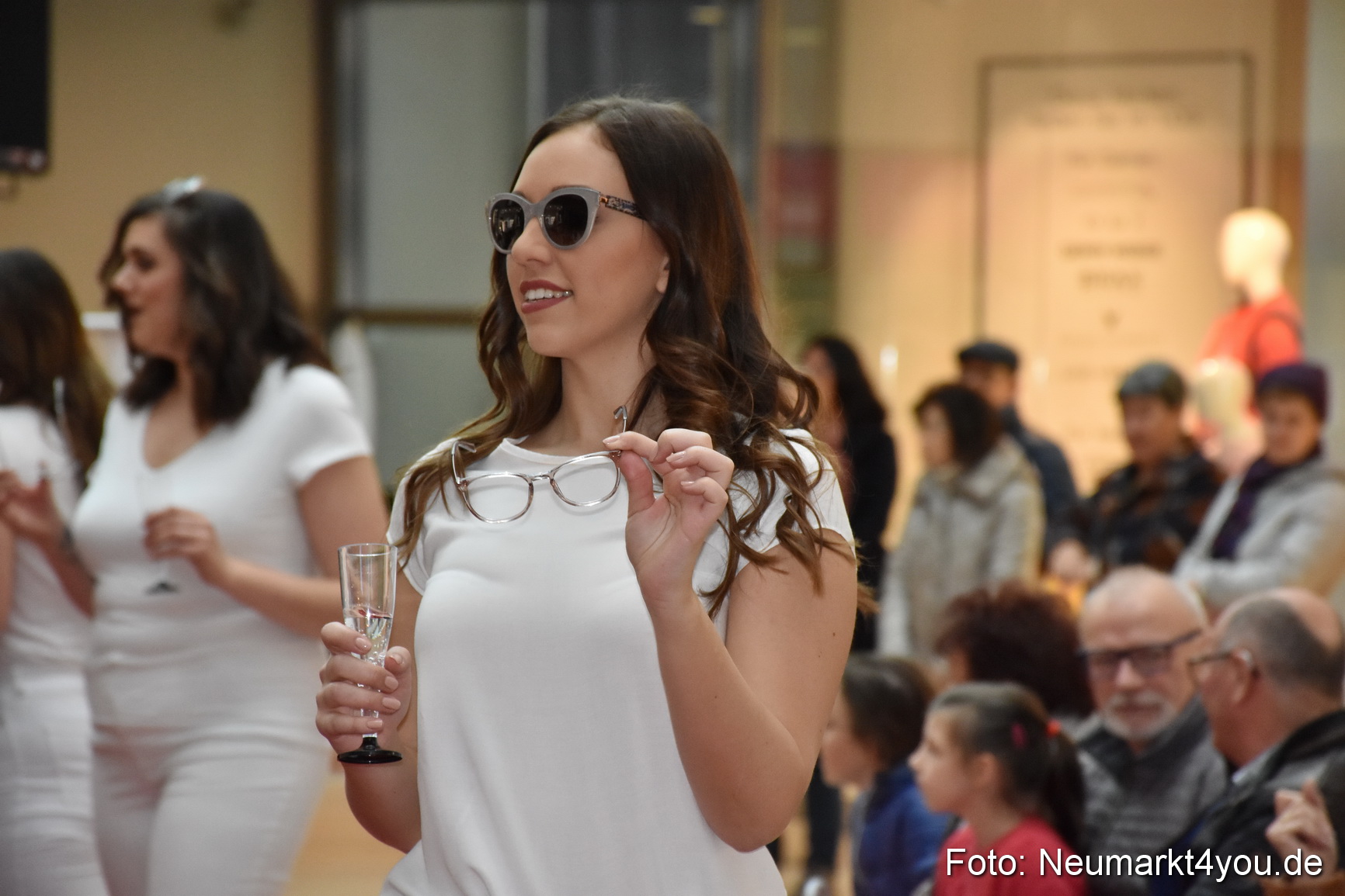 Fruehlingsmodenschau NeuerMarkt 2019 0186