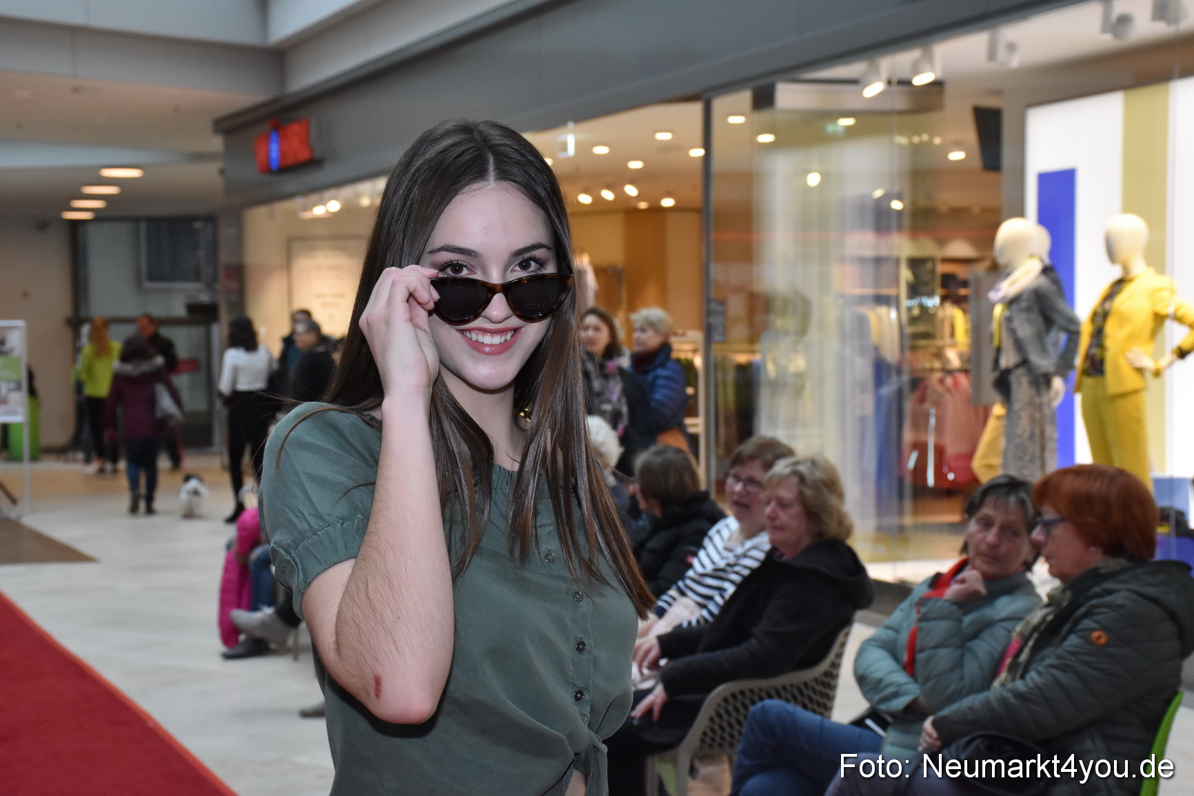 Fruehlingsmodenschau NeuerMarkt 2019 0200