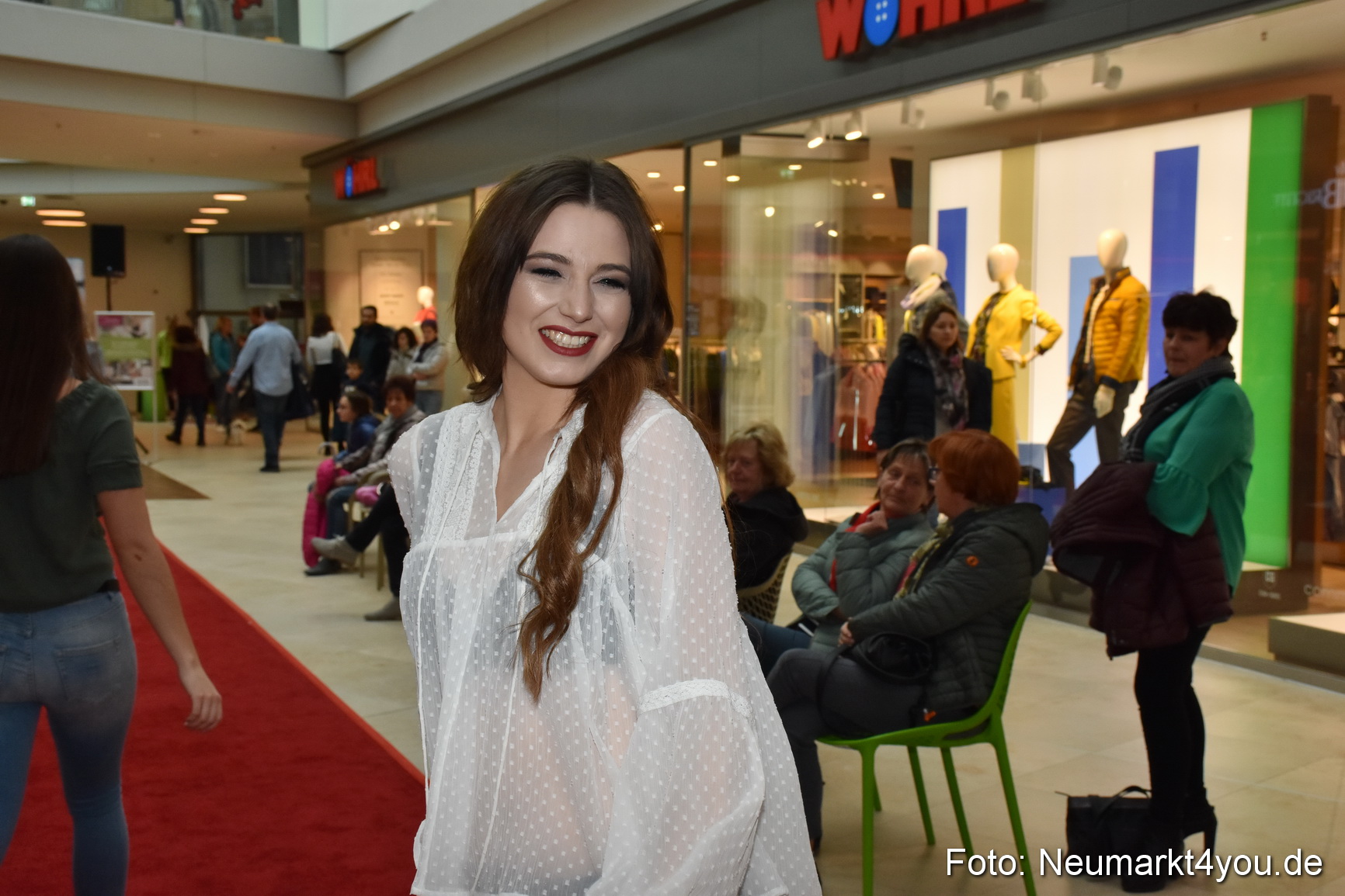 Fruehlingsmodenschau NeuerMarkt 2019 0201