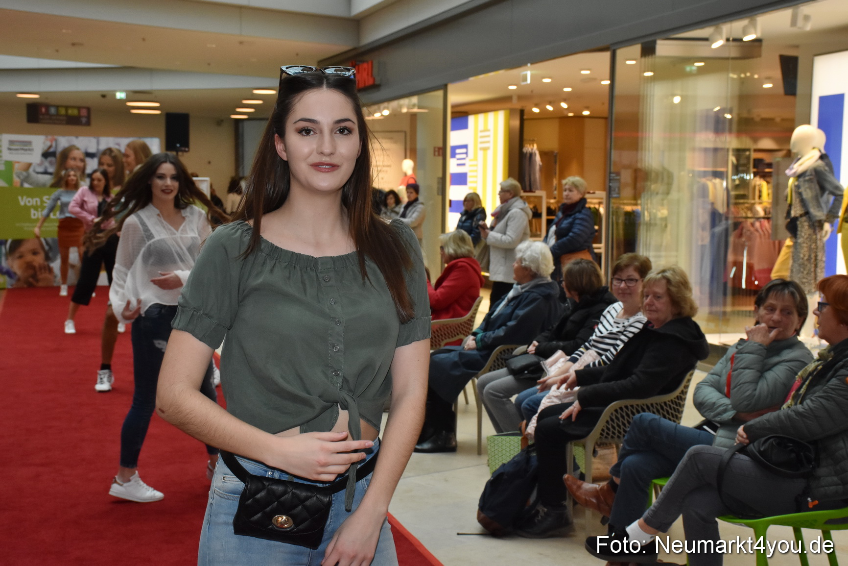 Fruehlingsmodenschau NeuerMarkt 2019 0202