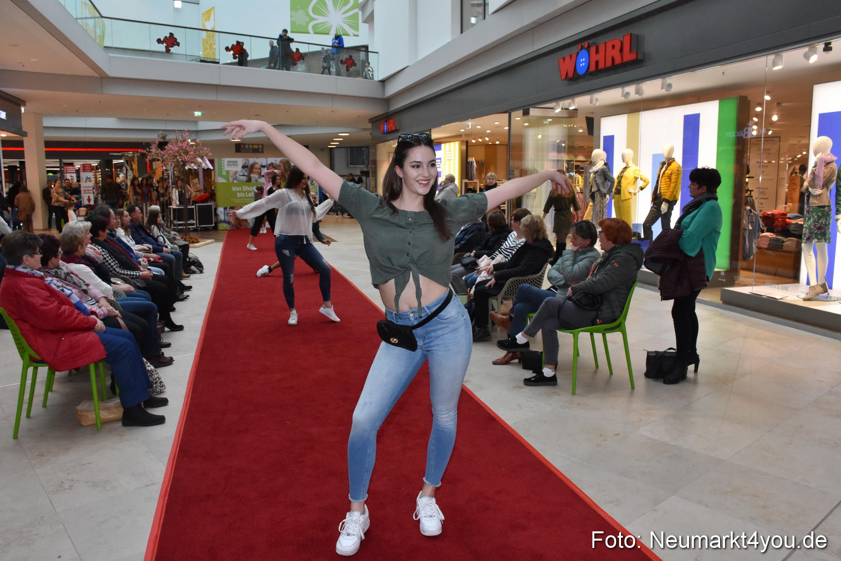 Fruehlingsmodenschau NeuerMarkt 2019 0203