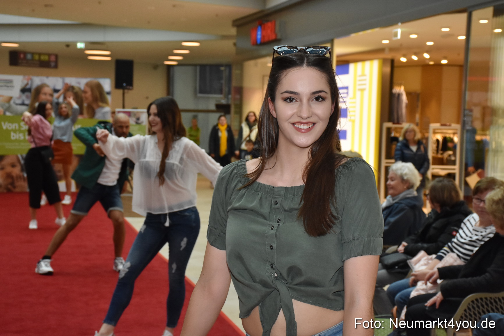 Fruehlingsmodenschau NeuerMarkt 2019 0204