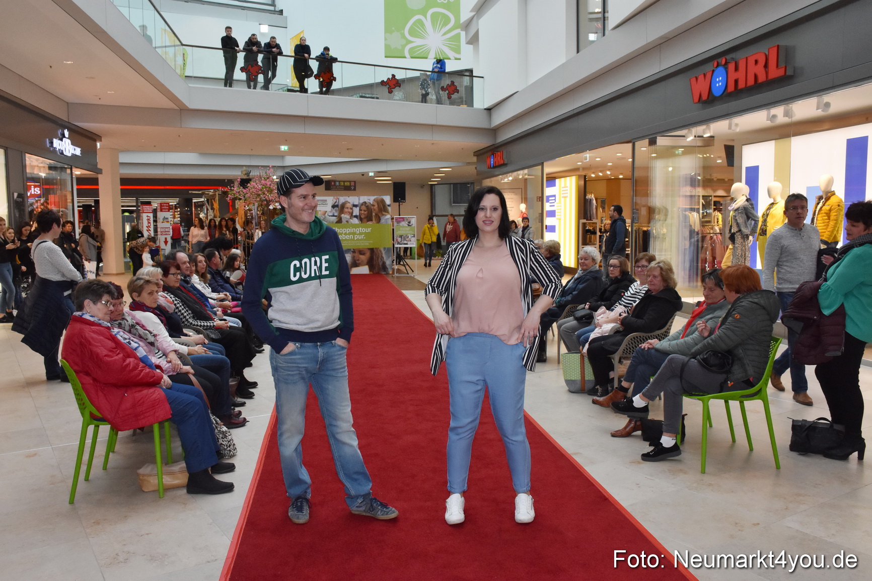 Fruehlingsmodenschau NeuerMarkt 2019 0209