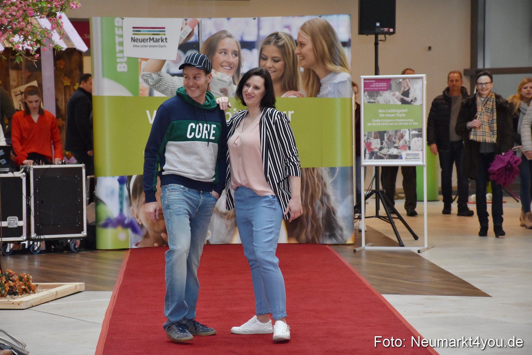 Fruehlingsmodenschau NeuerMarkt 2019 0210