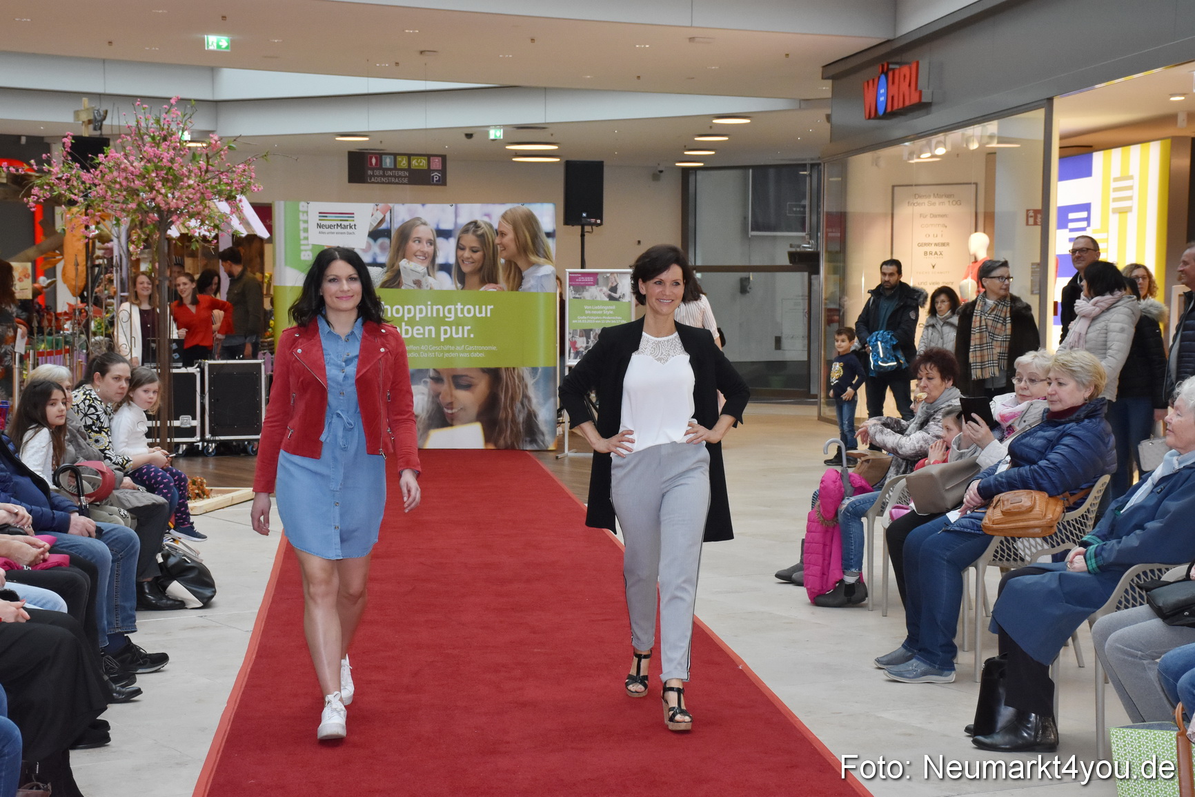 Fruehlingsmodenschau NeuerMarkt 2019 0213