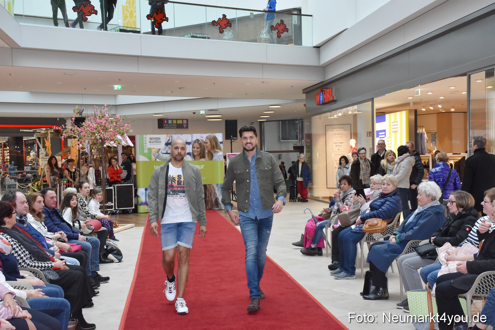 Fruehlingsmodenschau NeuerMarkt 2019 0220