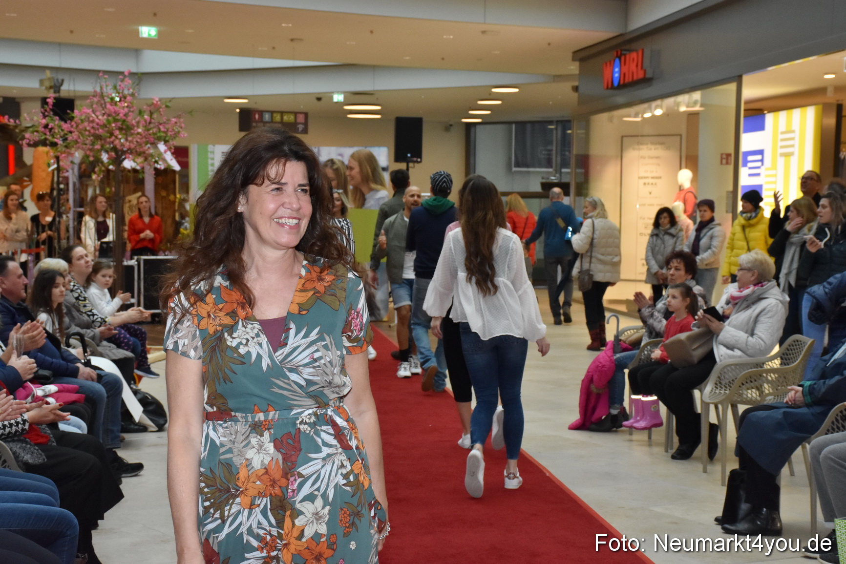 Fruehlingsmodenschau NeuerMarkt 2019 0224