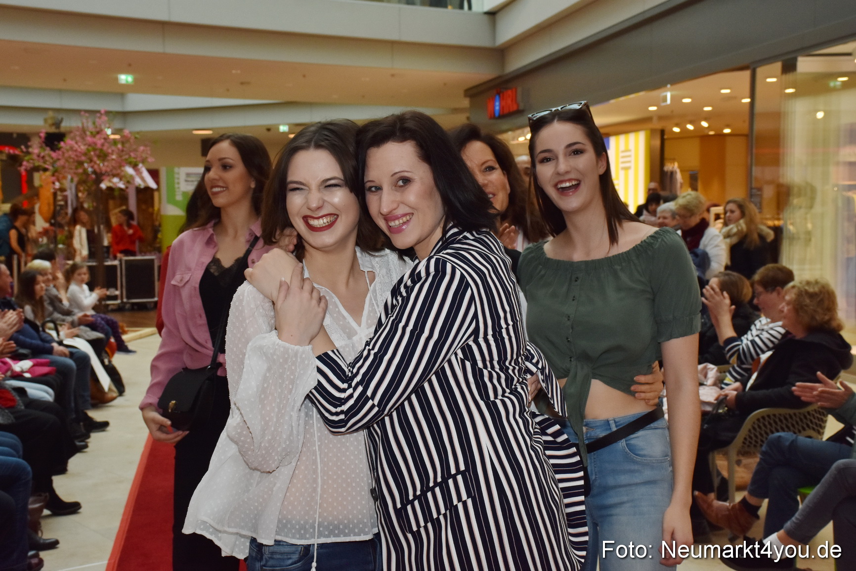 Fruehlingsmodenschau NeuerMarkt 2019 0226