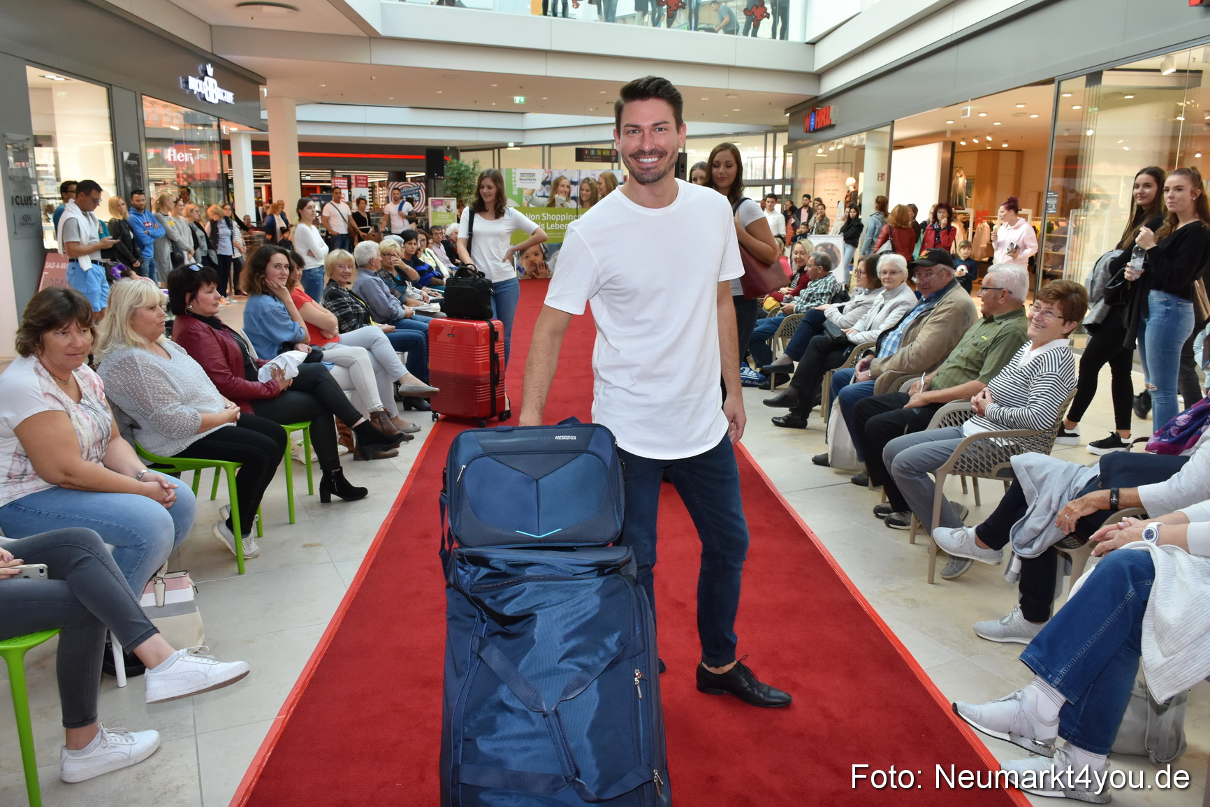 Herbstmodenschau NeuerMarkt 2019 0014