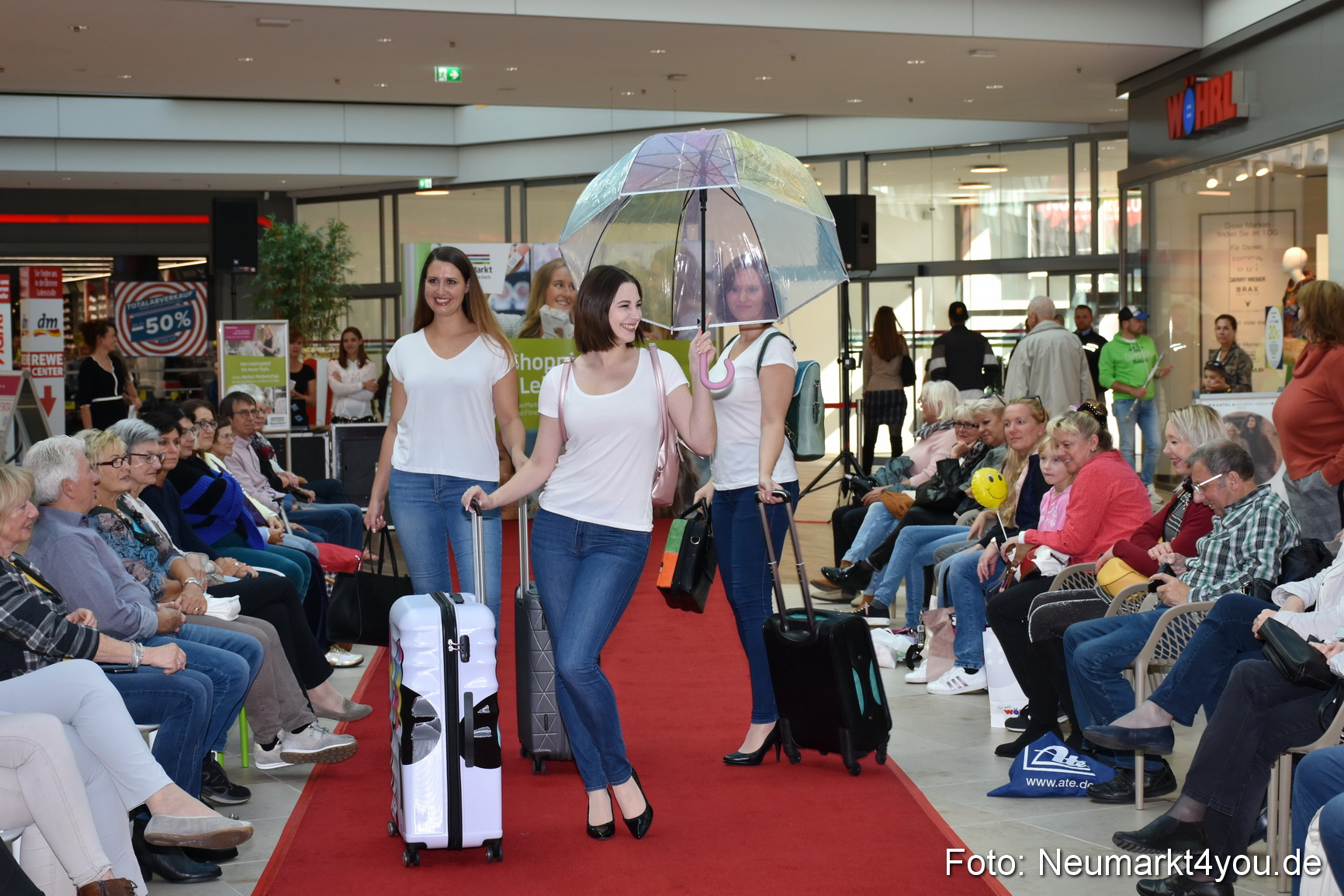 Herbstmodenschau NeuerMarkt 2019 0020