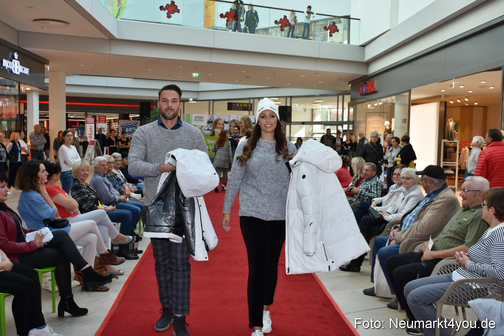 Herbstmodenschau NeuerMarkt 2019 0028