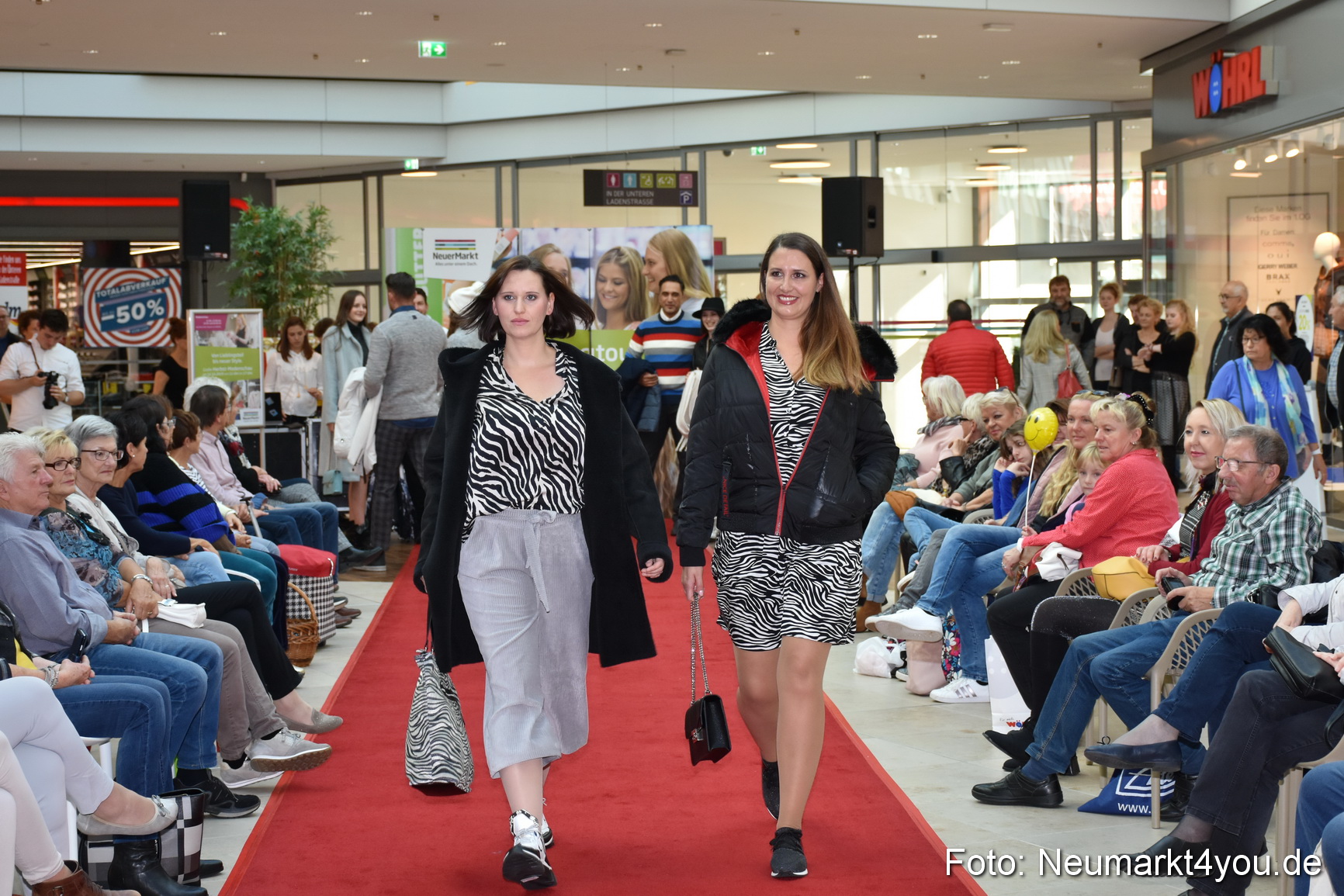 Herbstmodenschau NeuerMarkt 2019 0030