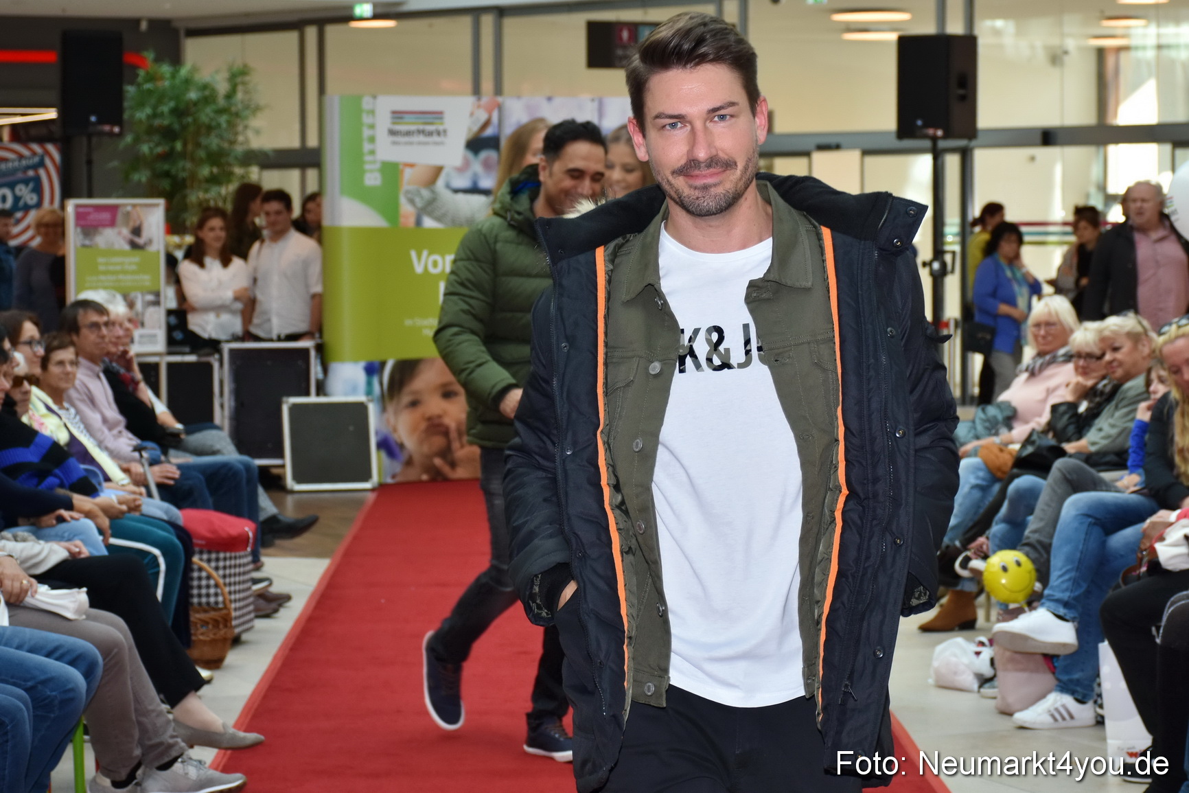 Herbstmodenschau NeuerMarkt 2019 0039