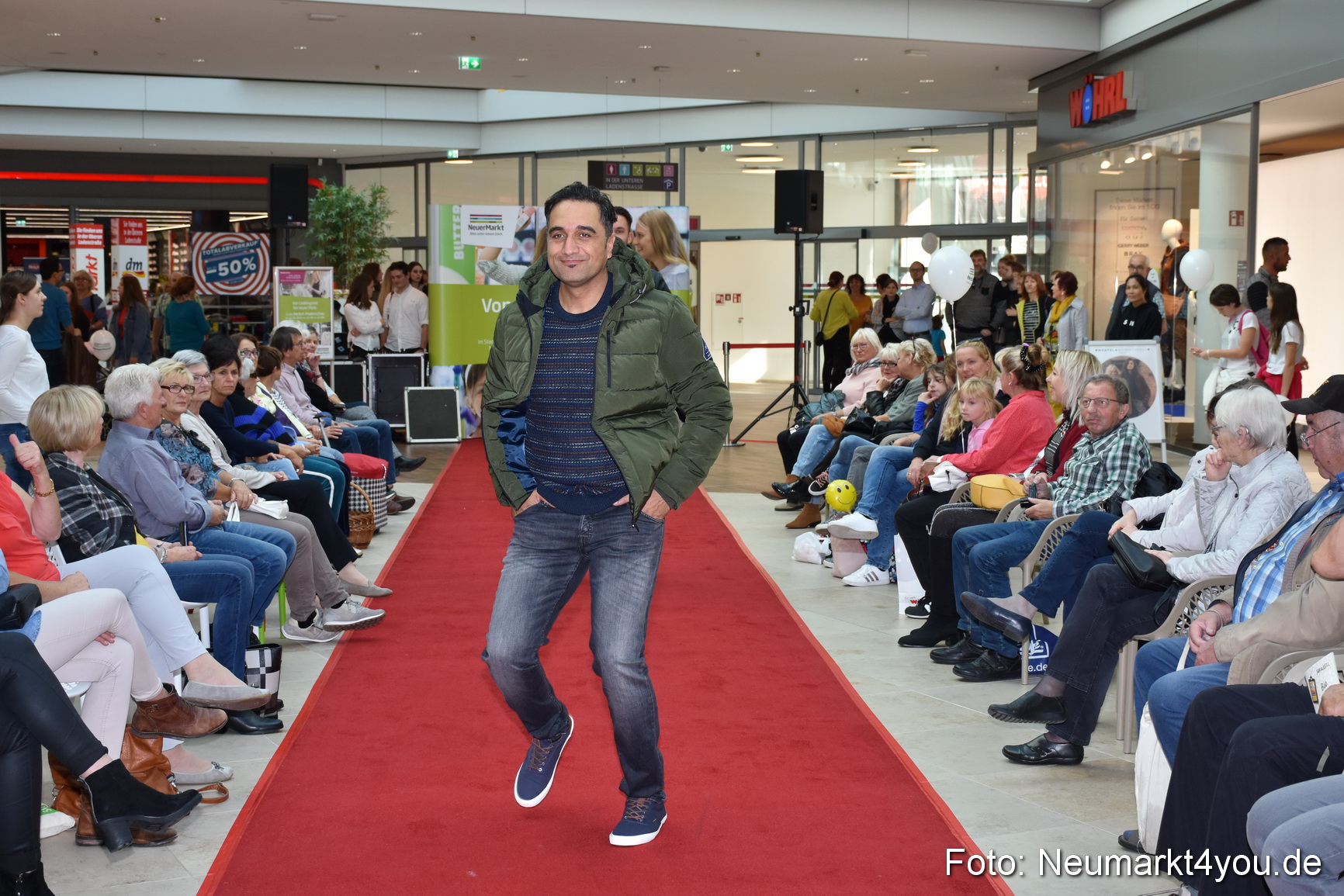 Herbstmodenschau NeuerMarkt 2019 0040