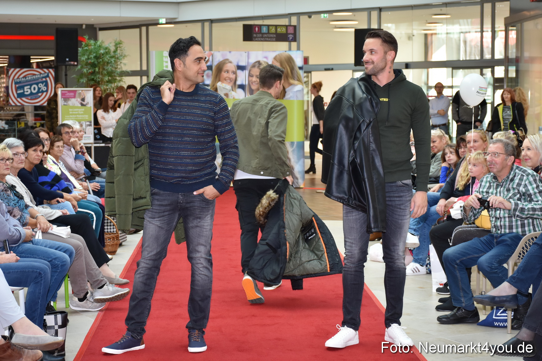 Herbstmodenschau NeuerMarkt 2019 0043