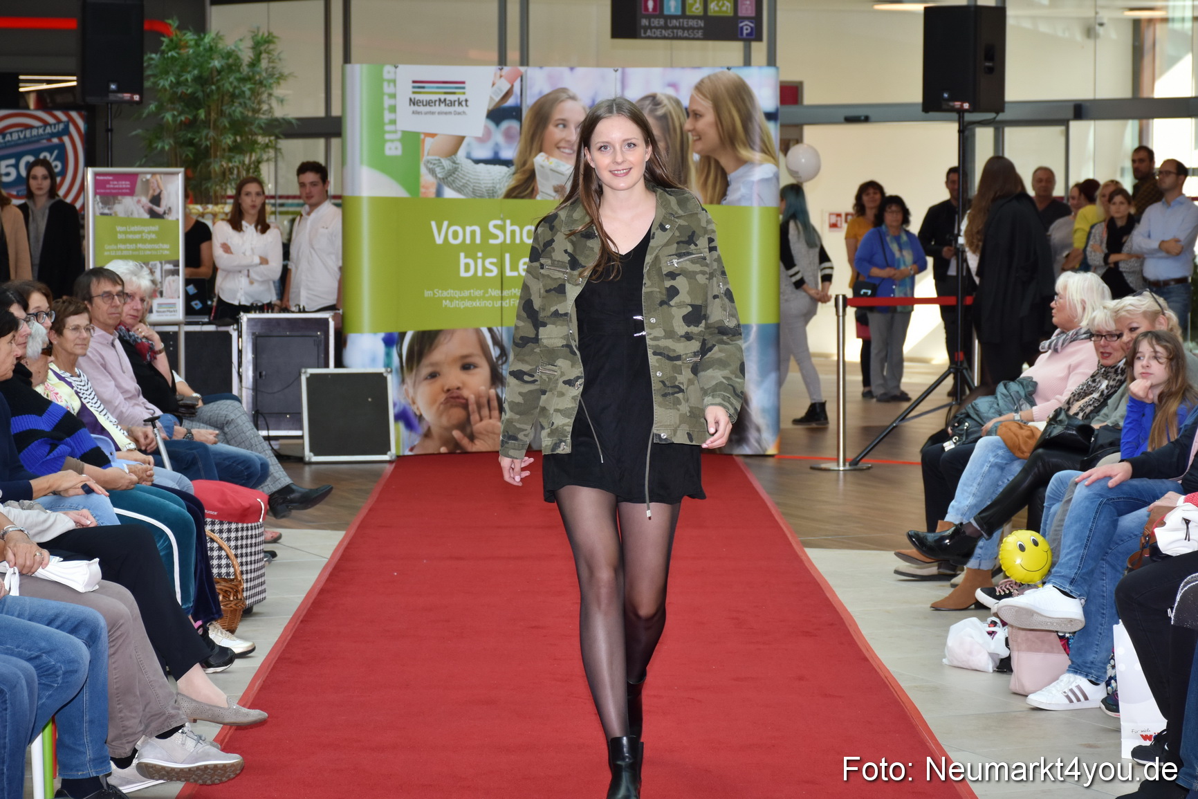 Herbstmodenschau NeuerMarkt 2019 0049