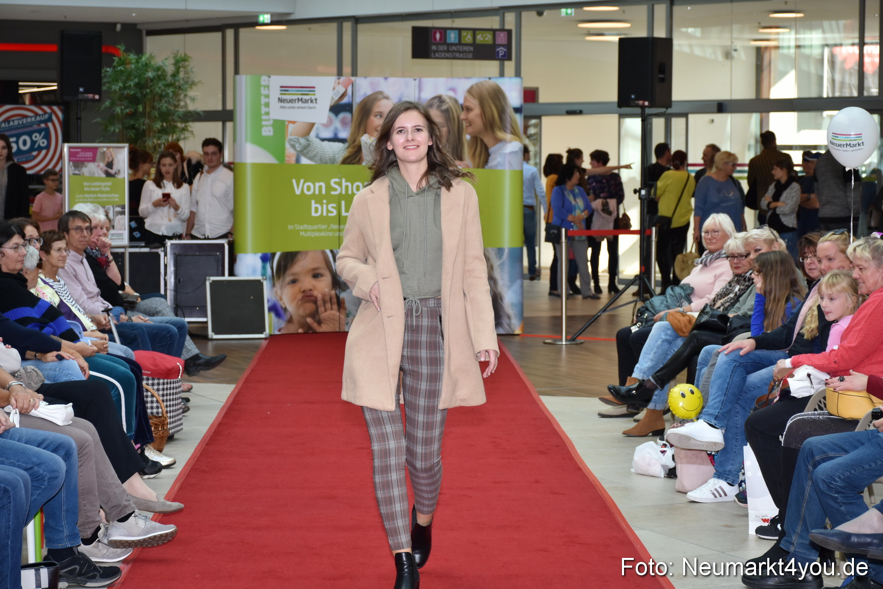 Herbstmodenschau NeuerMarkt 2019 0052