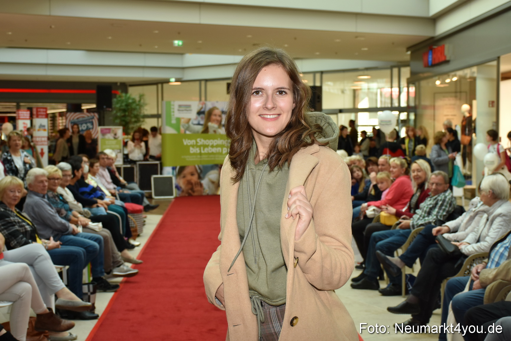 Herbstmodenschau NeuerMarkt 2019 0053