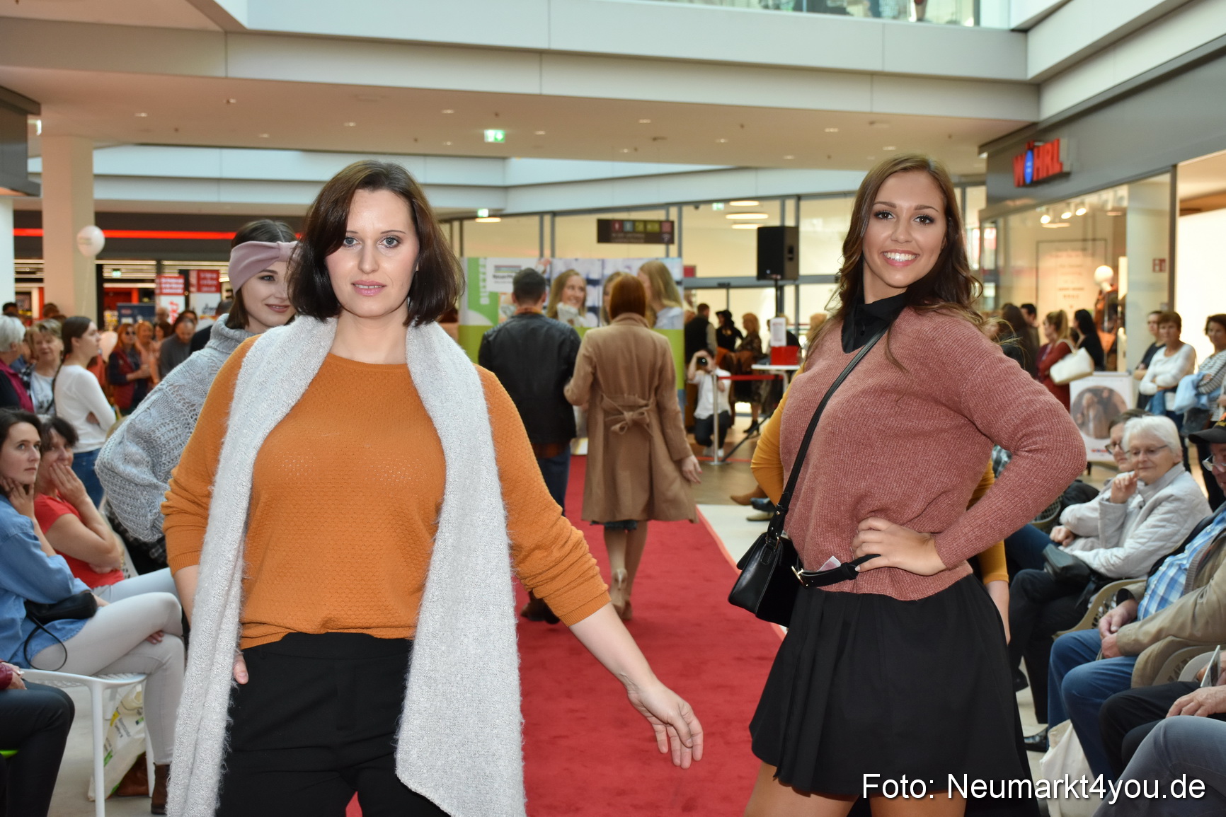 Herbstmodenschau NeuerMarkt 2019 0077