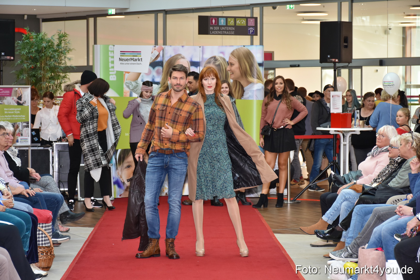 Herbstmodenschau NeuerMarkt 2019 0079