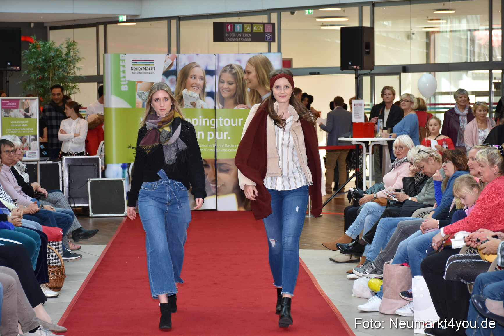 Herbstmodenschau NeuerMarkt 2019 0084