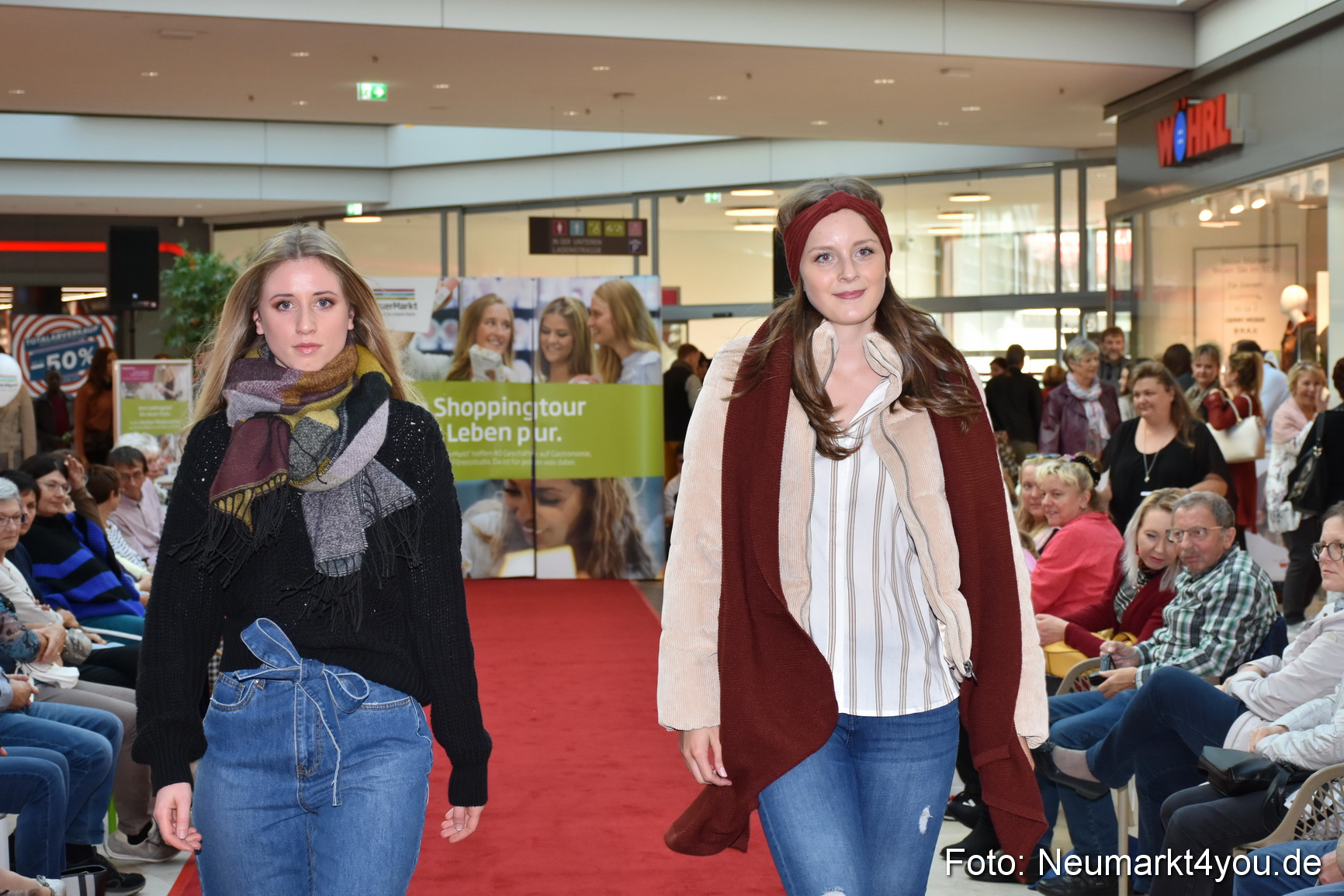 Herbstmodenschau NeuerMarkt 2019 0085