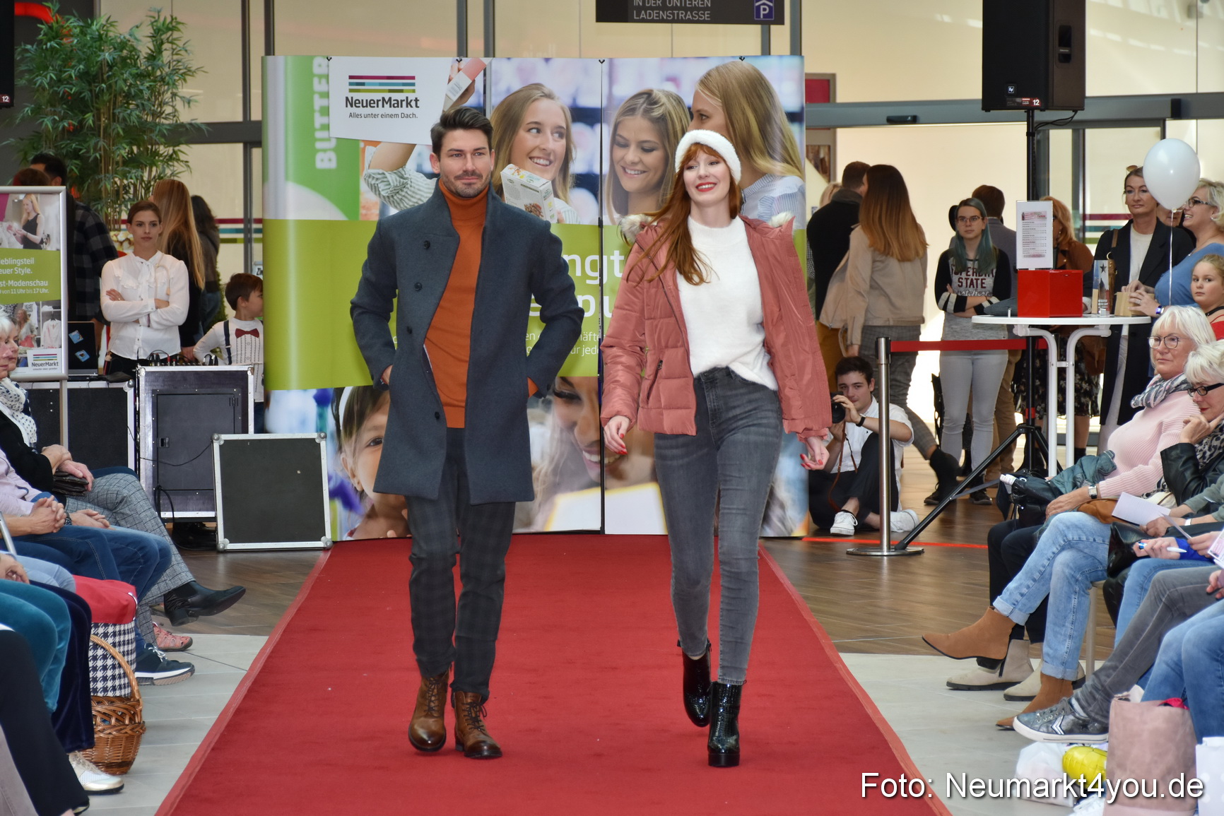 Herbstmodenschau NeuerMarkt 2019 0088