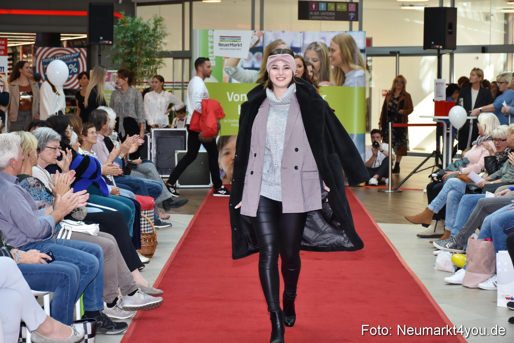 Herbstmodenschau NeuerMarkt 2019 0092