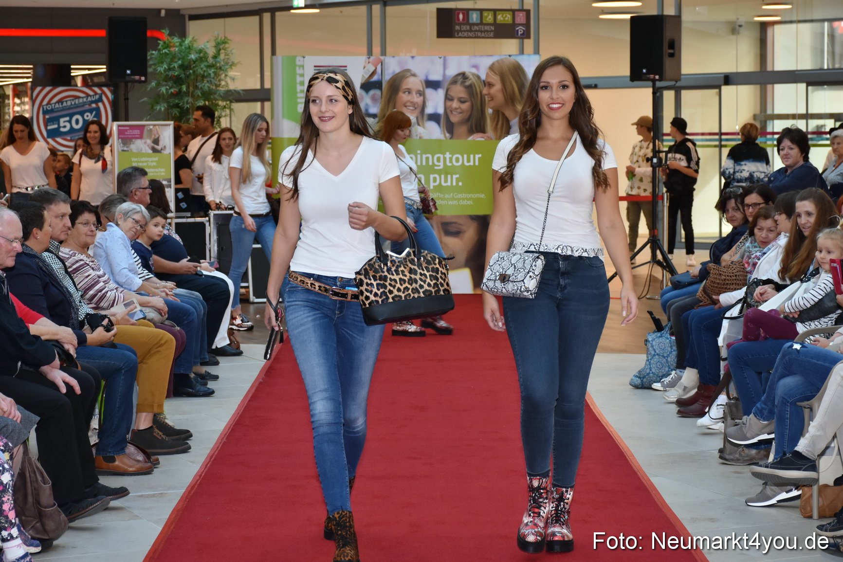 Herbstmodenschau NeuerMarkt 2019 0098