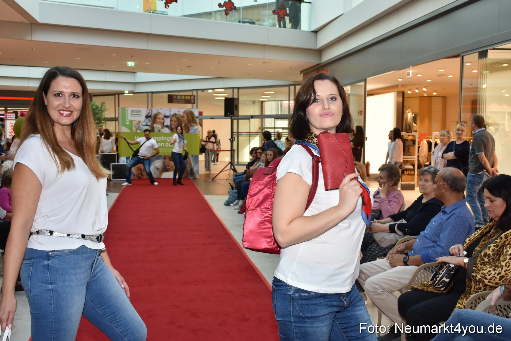 Herbstmodenschau NeuerMarkt 2019 0104