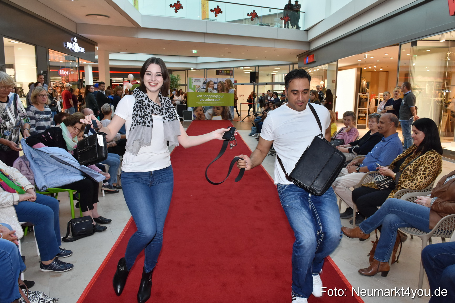 Herbstmodenschau NeuerMarkt 2019 0106