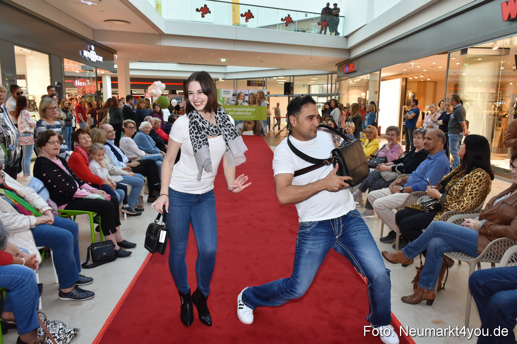 Herbstmodenschau NeuerMarkt 2019 0107