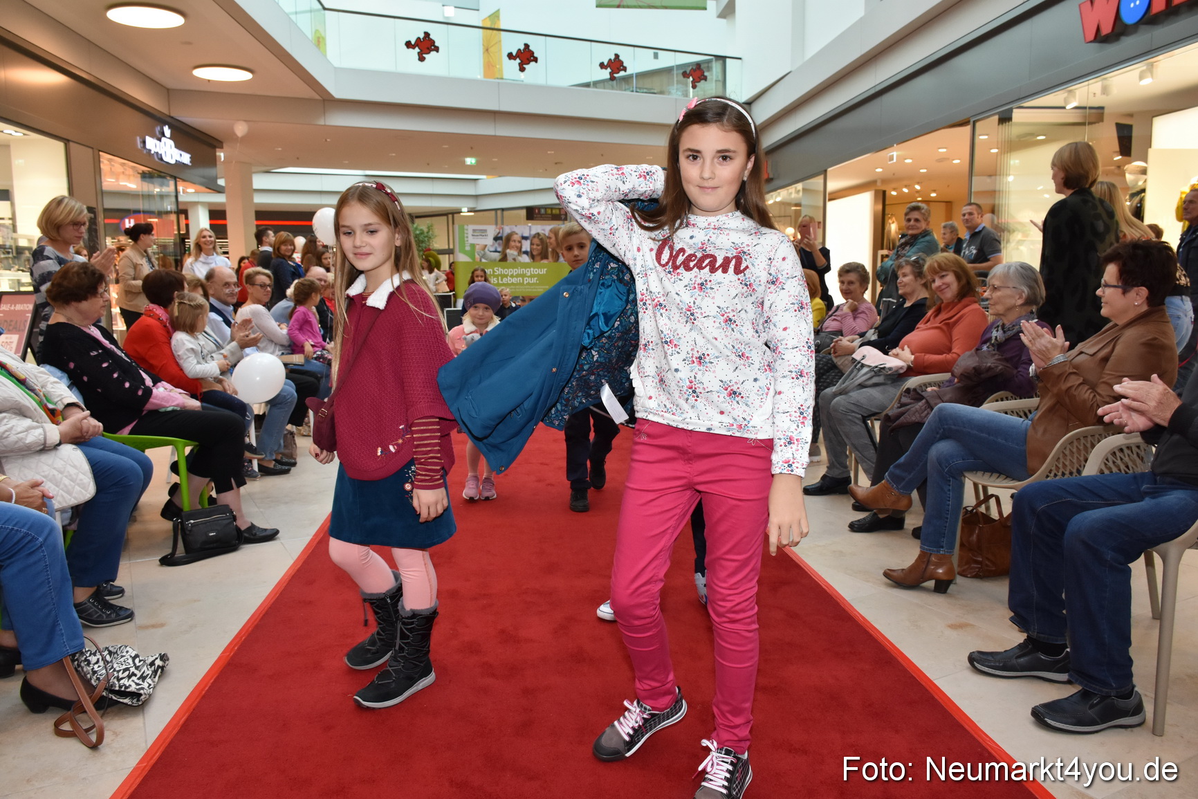 Herbstmodenschau NeuerMarkt 2019 0116
