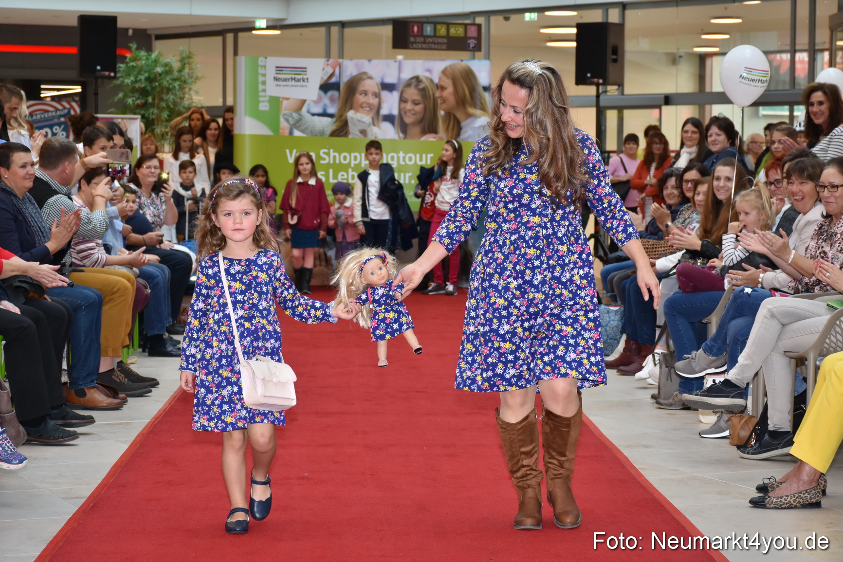 Herbstmodenschau NeuerMarkt 2019 0119