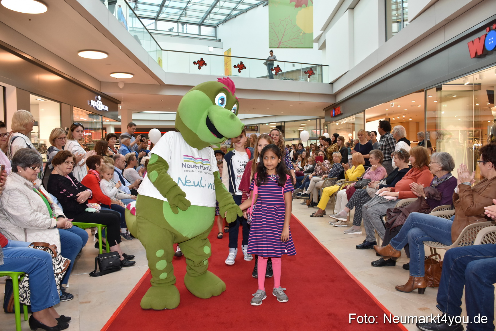 Herbstmodenschau NeuerMarkt 2019 0121