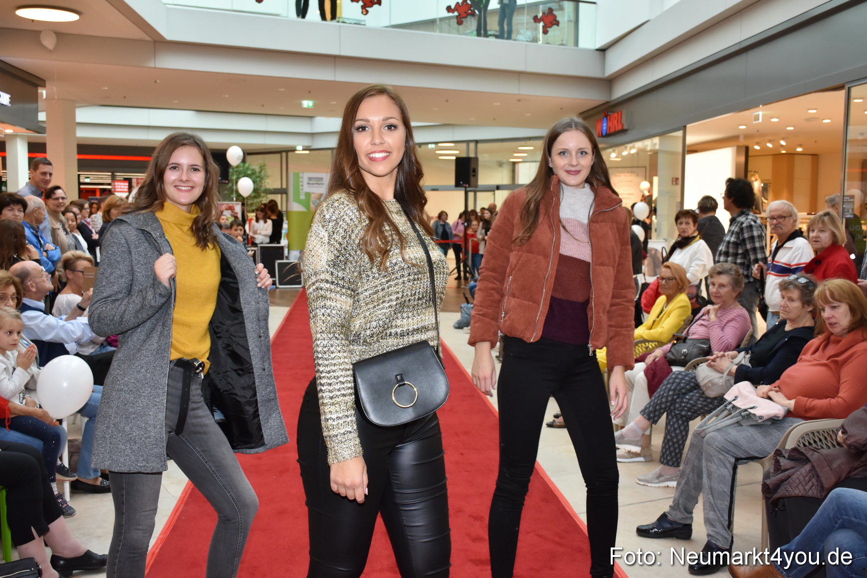 Herbstmodenschau NeuerMarkt 2019 0123