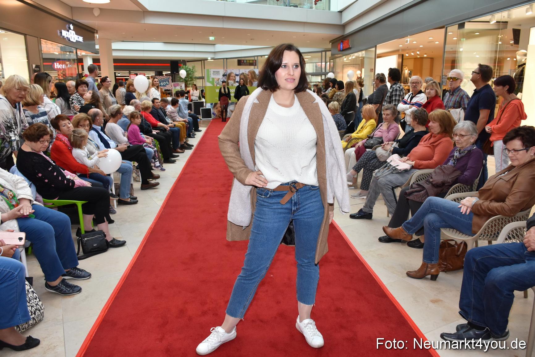 Herbstmodenschau NeuerMarkt 2019 0126
