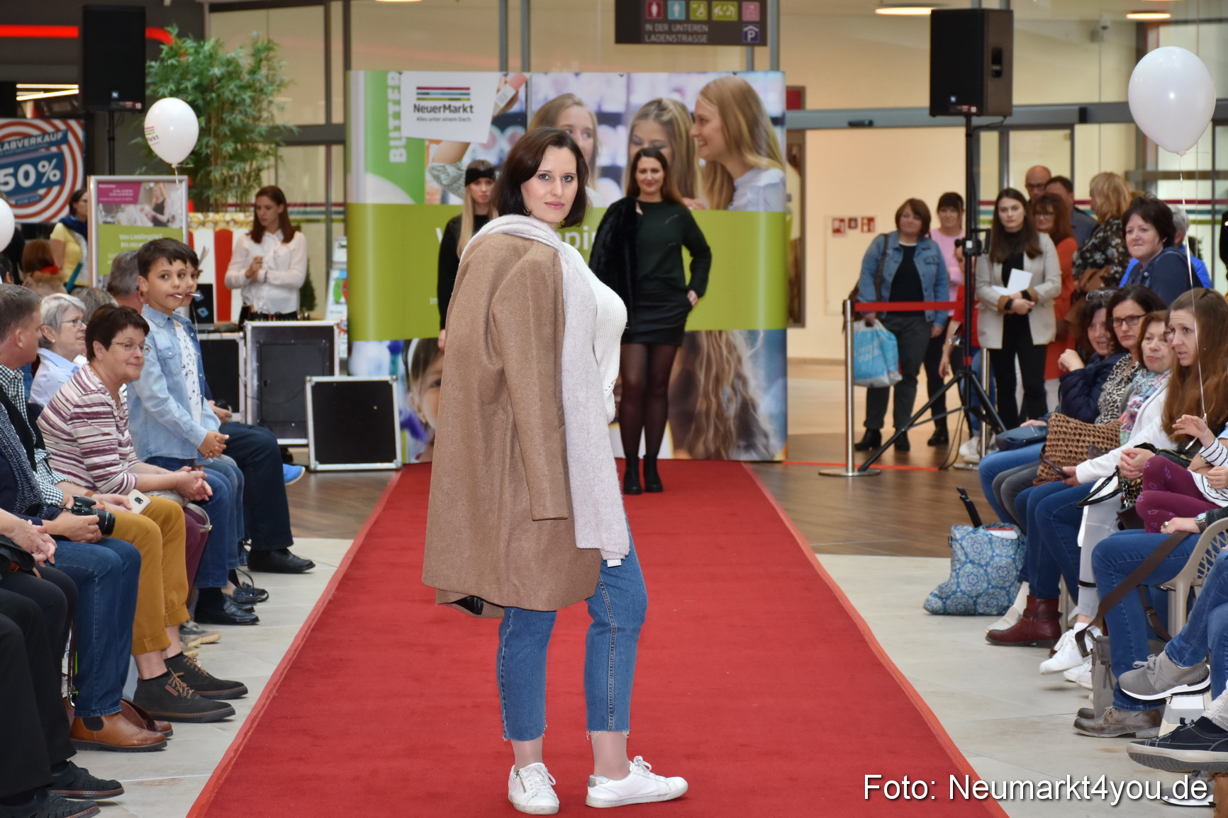 Herbstmodenschau NeuerMarkt 2019 0127